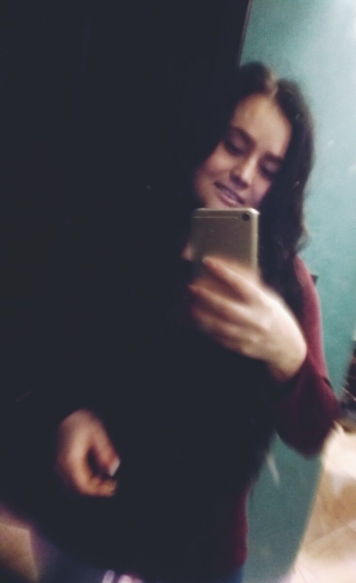 19441638  Elena, 31 ,    