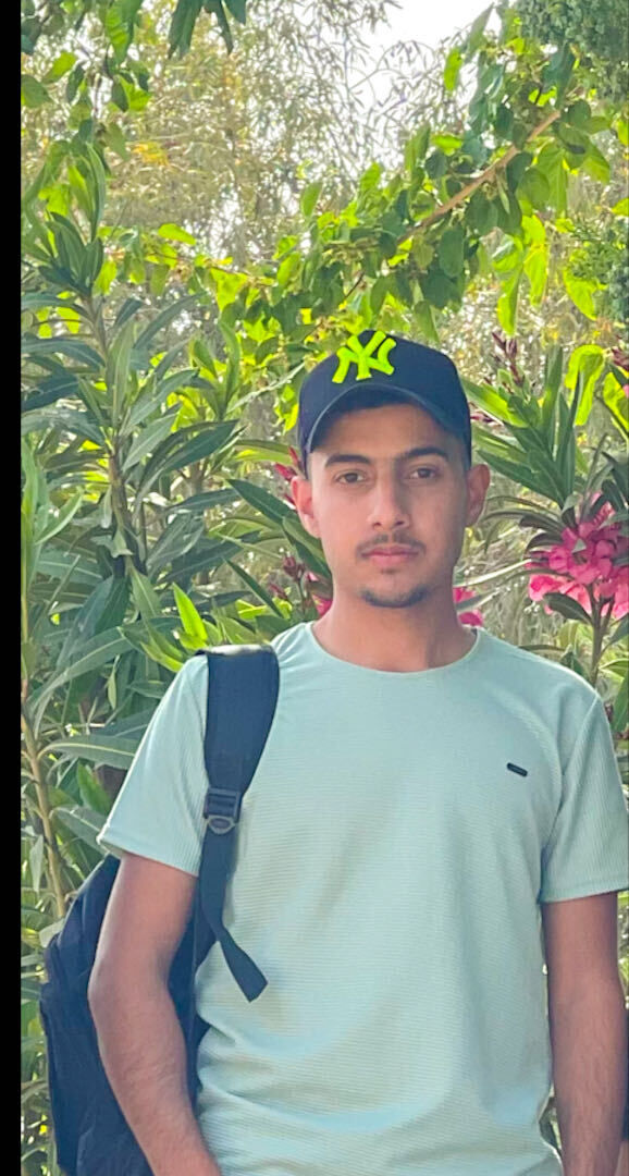  ,   Younis, 25 ,   ,   