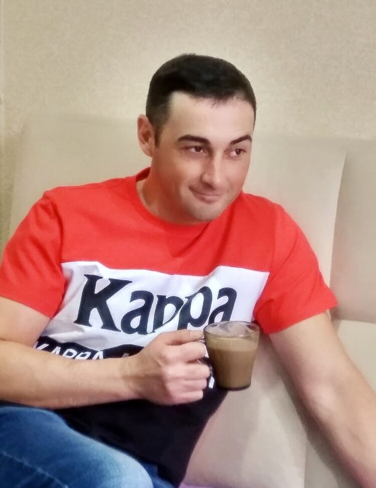  35437128  Timur, 44 ,     