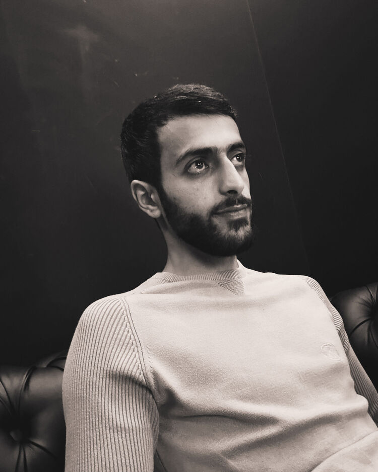  ,   Armen, 24 ,  