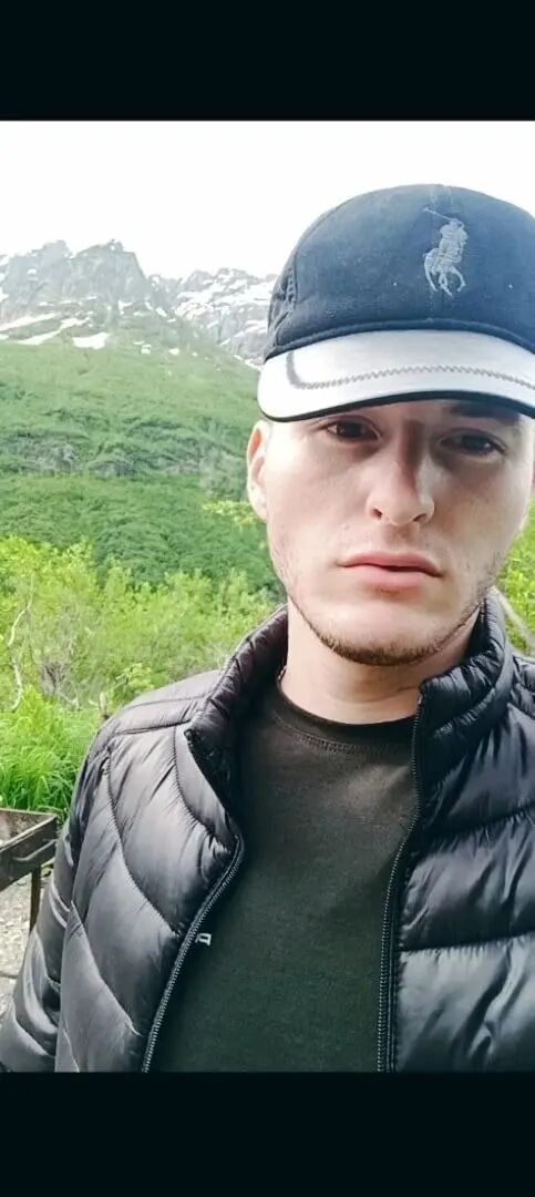  48079718  Vlad, 26 ,    
