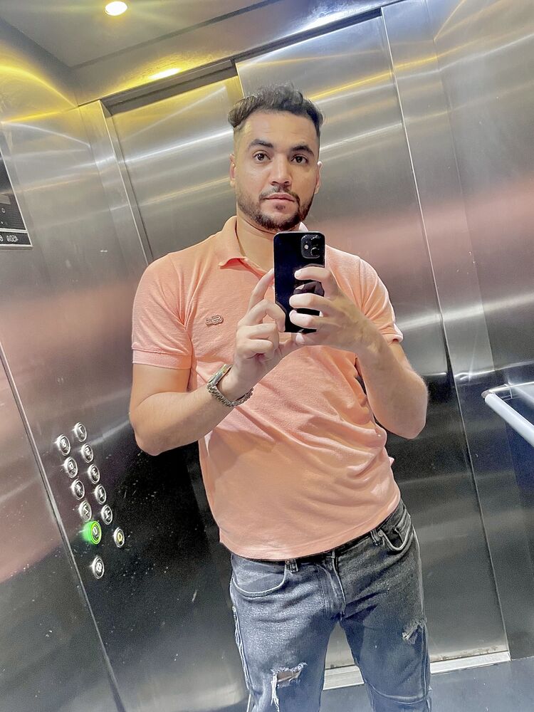  47771378  Arthur, 26 ,    
