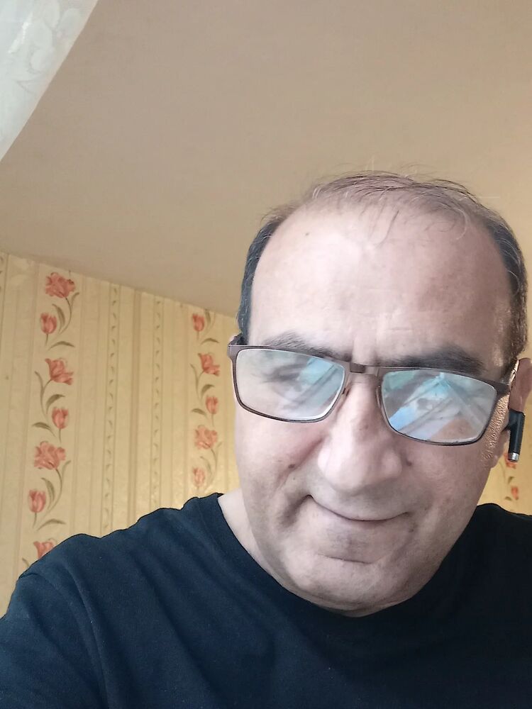  54388428  Siavush, 53 ,    