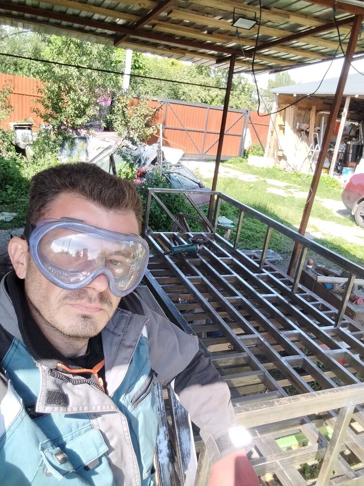  38047608  Alexander, 40 ,    