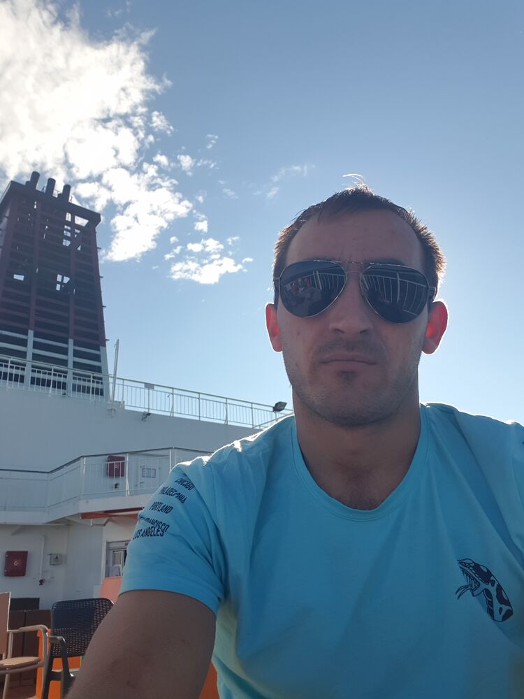  23047038  Ivan, 34 ,    