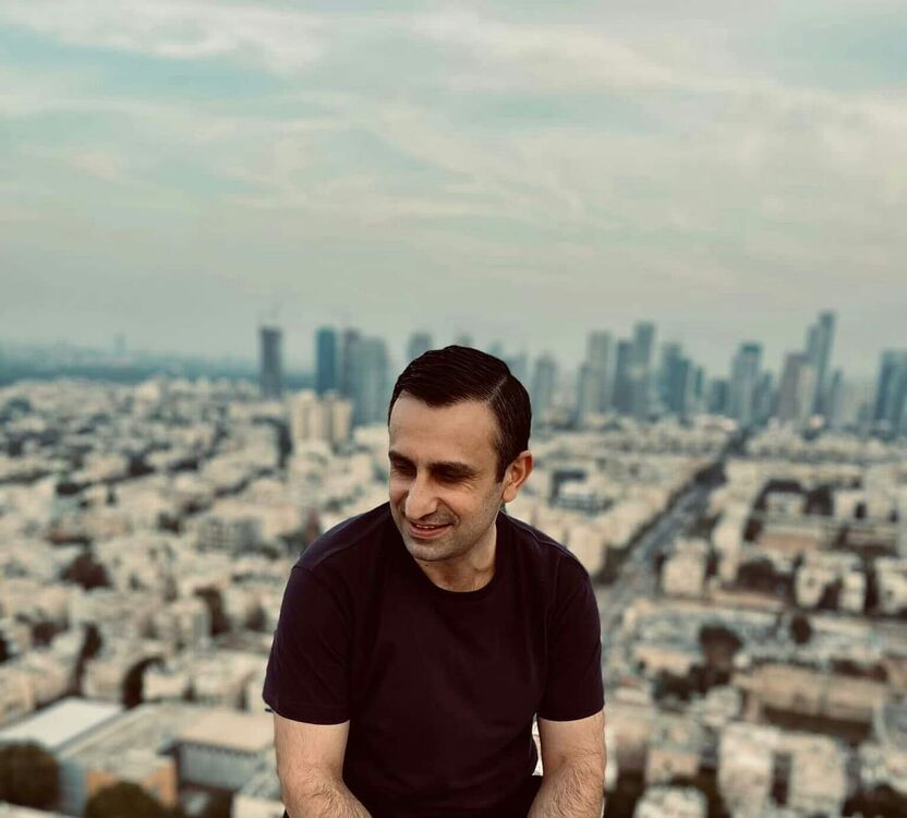  42920388  Badri Badri, 40 ,    Holon