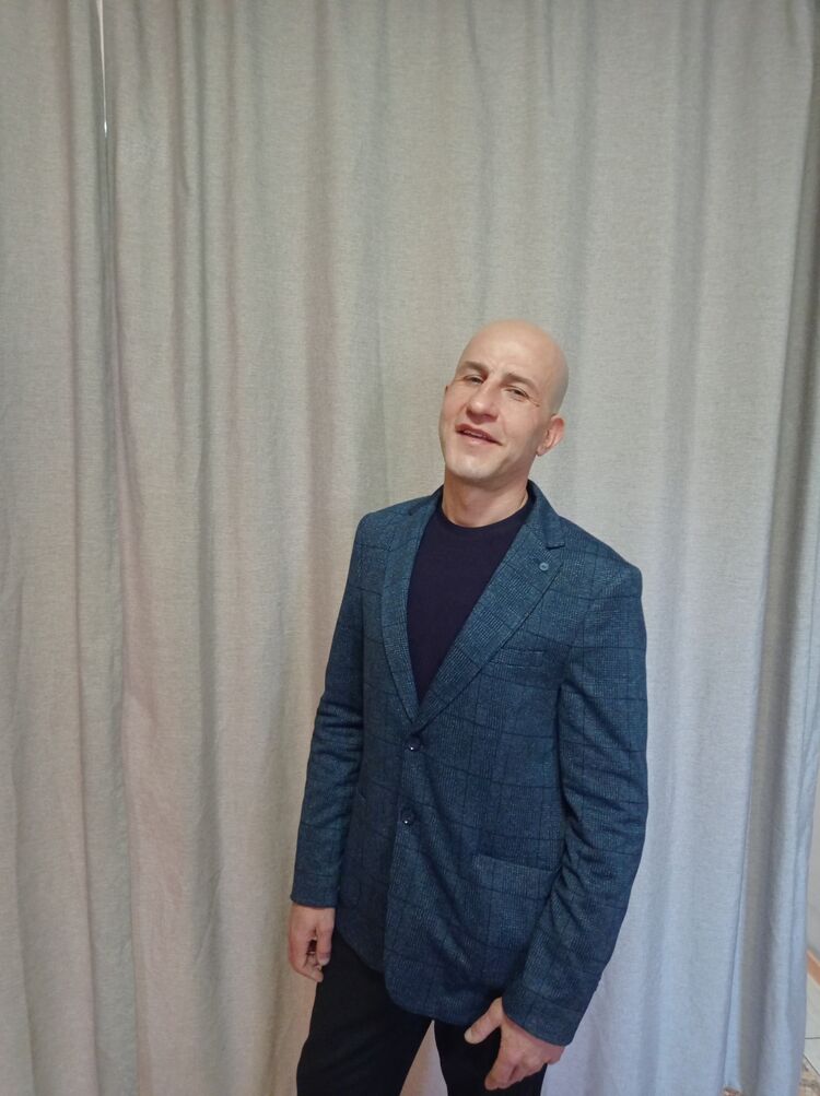  ,   Adam, 42 ,   ,   