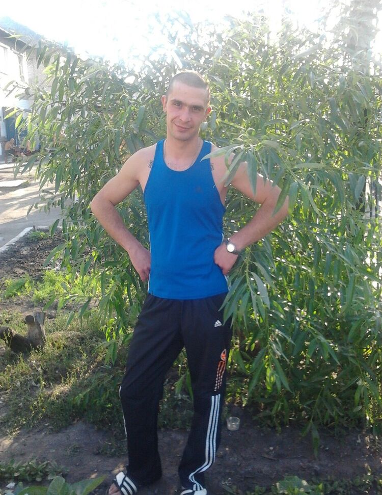  21015978  Dmitriy, 42 ,    