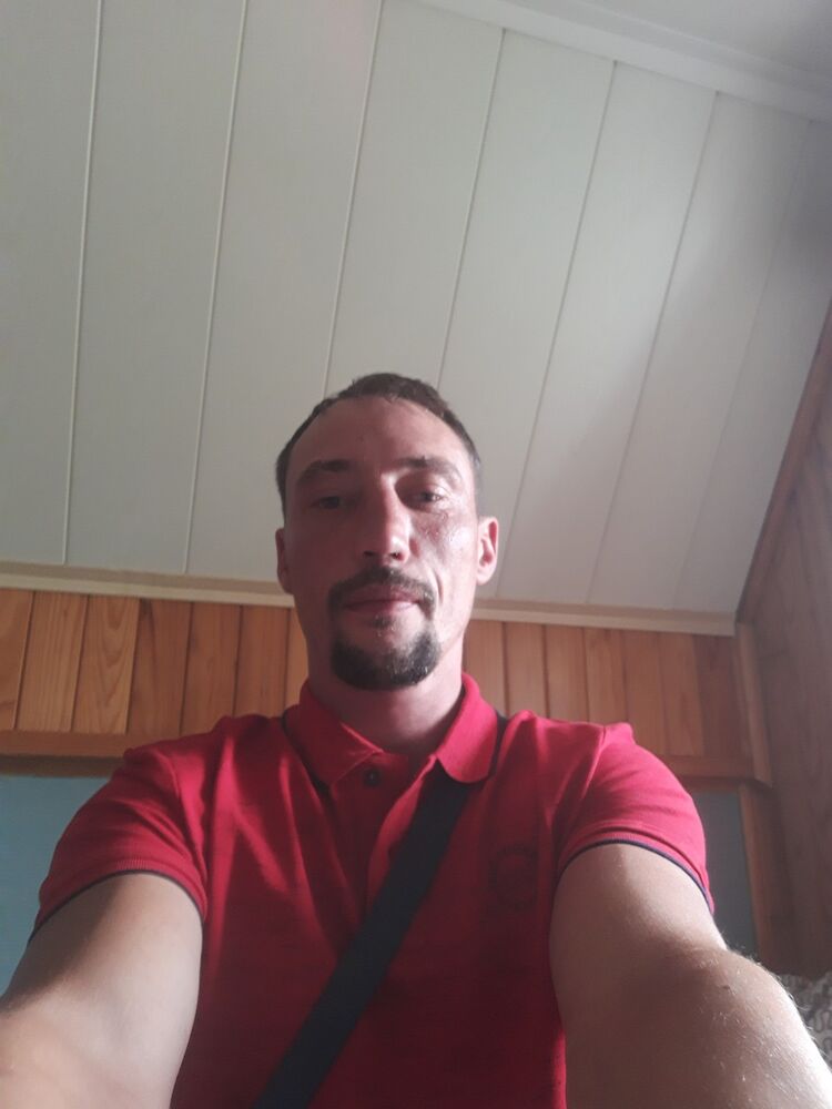  16859268  Viktor, 42 ,    