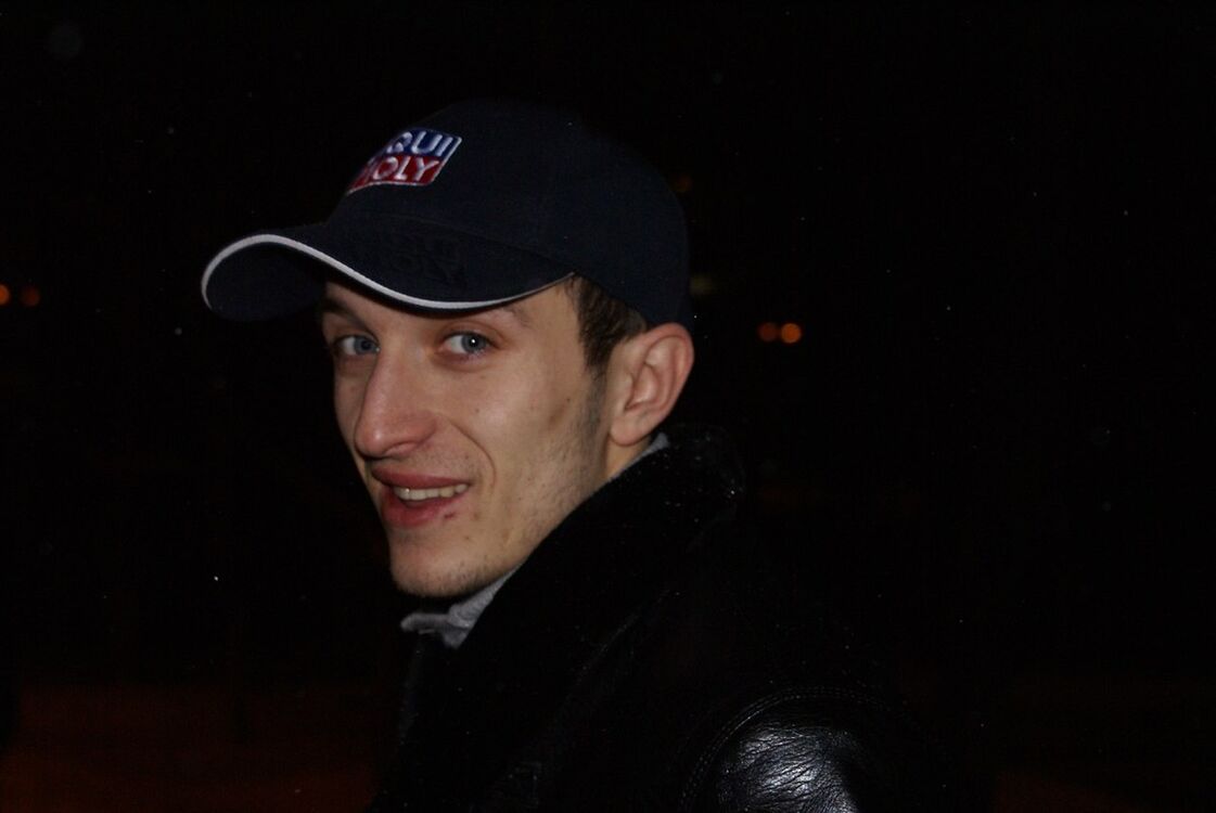  15970268  Alex, 32 ,    -