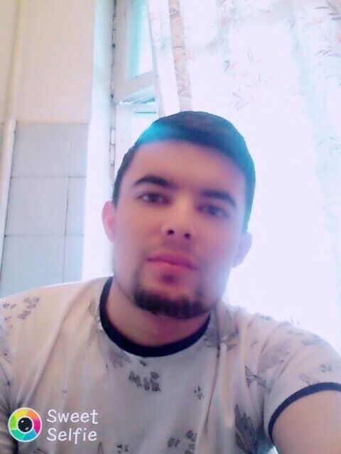  21021648  Axmed, 27 ,    