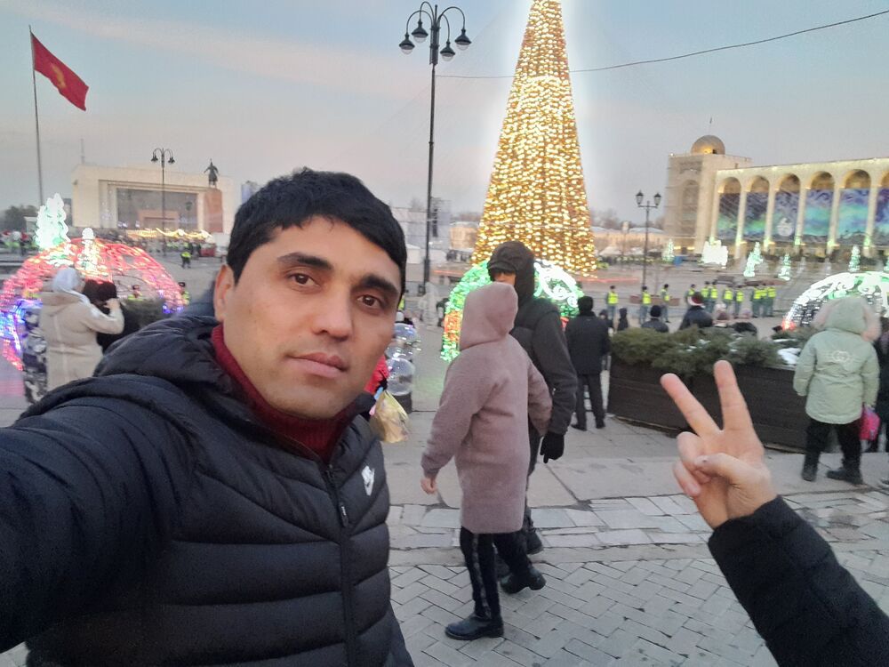  42285148  Azat, 37 ,    