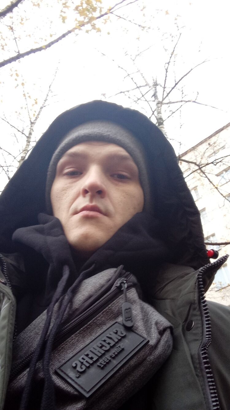  30632788  Artyom, 37 ,    