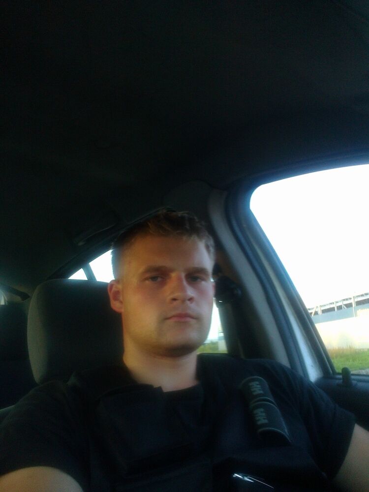  5278818  Erik, 33 ,    