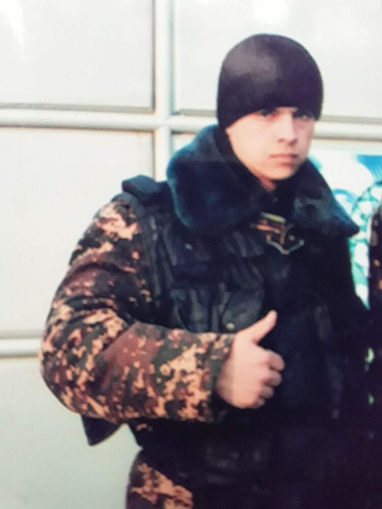  24120948  Sanjar, 32 ,    