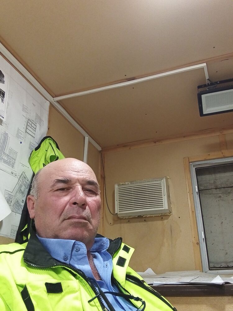  51816118  Adem, 56 ,    
