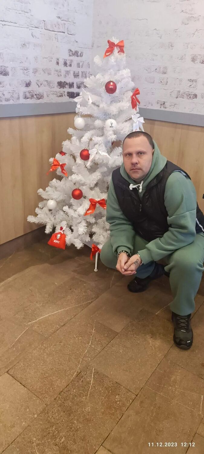  49135158  Mikhail, 38 ,    