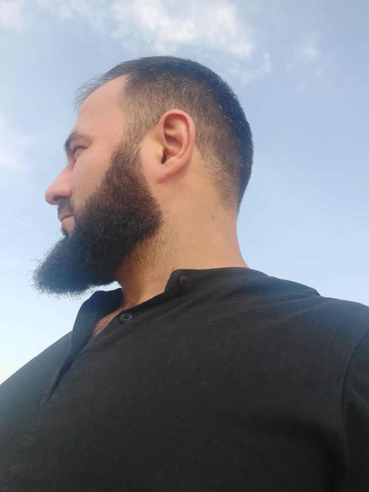  31019578  Mikail, 38 ,    