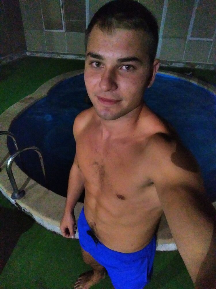  37006998  Denis, 30 ,    