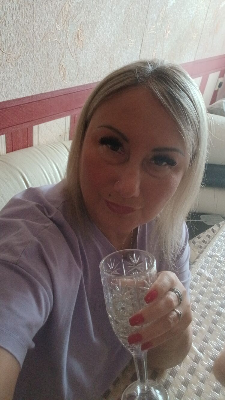  53352248  Elena, 49 ,    -