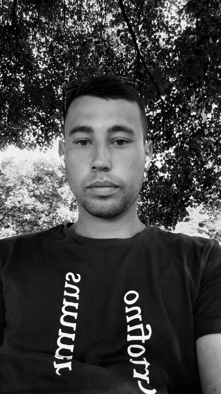  54393548  Vitalik, 25 ,    