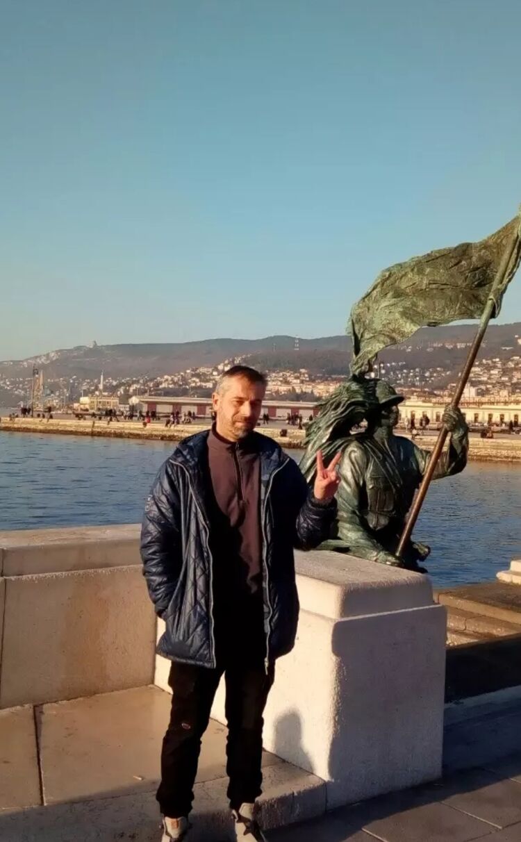  ,   Alex, 44 ,   c 
