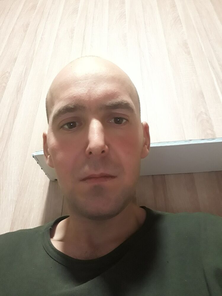  21956918  Andrii, 37 ,    