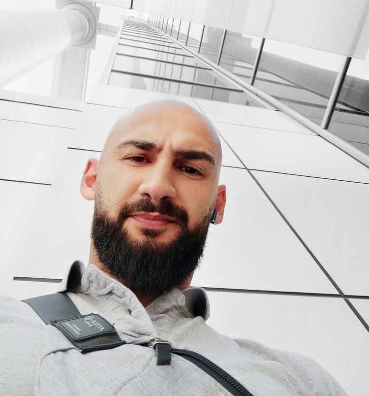  ,   Kenan, 33 ,   ,   , c 