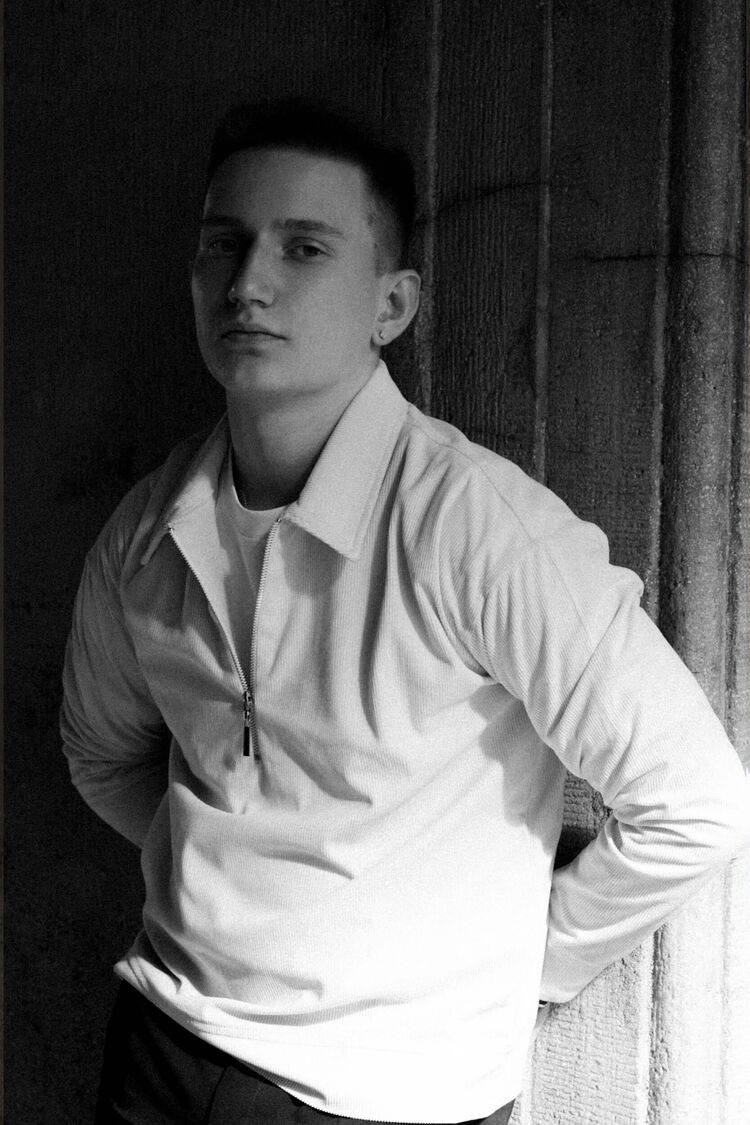  50049638  Aleksey, 23 ,    -