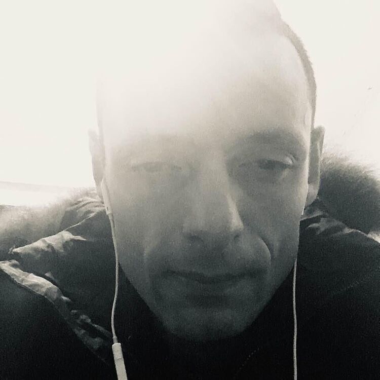  22924268  Pavel, 42 ,    