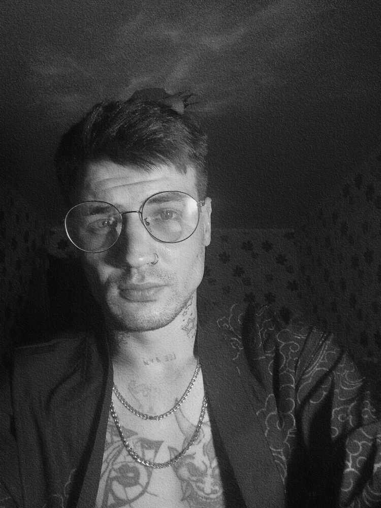 53212028  Vladimer, 26 ,    