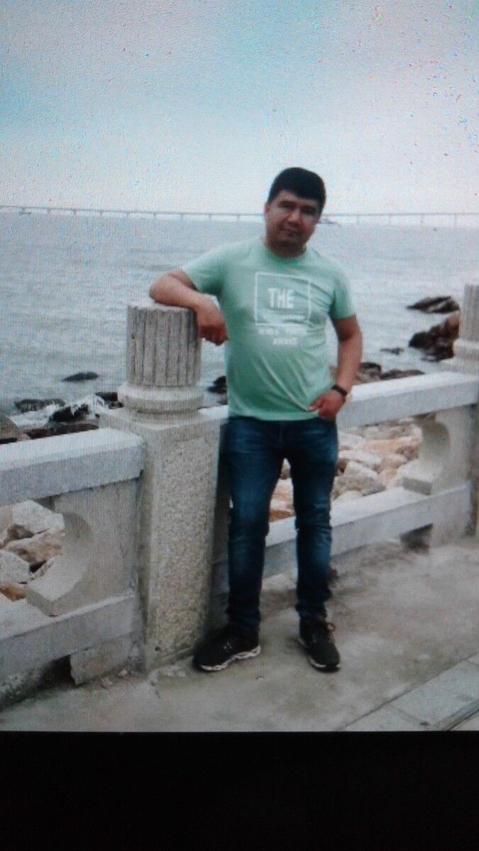  13736058  Damir, 44 ,    
