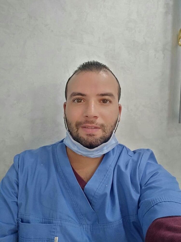  22817628  Yasser, 35 ,    