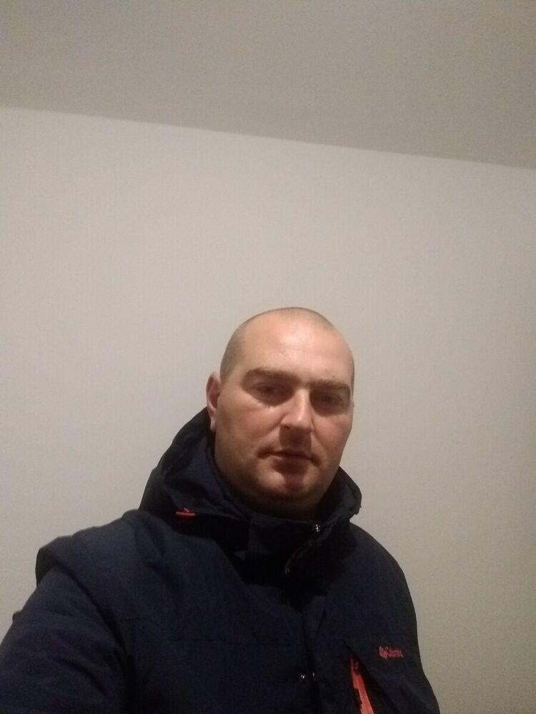  21588488  Dmitro, 40 ,    Pohorelice