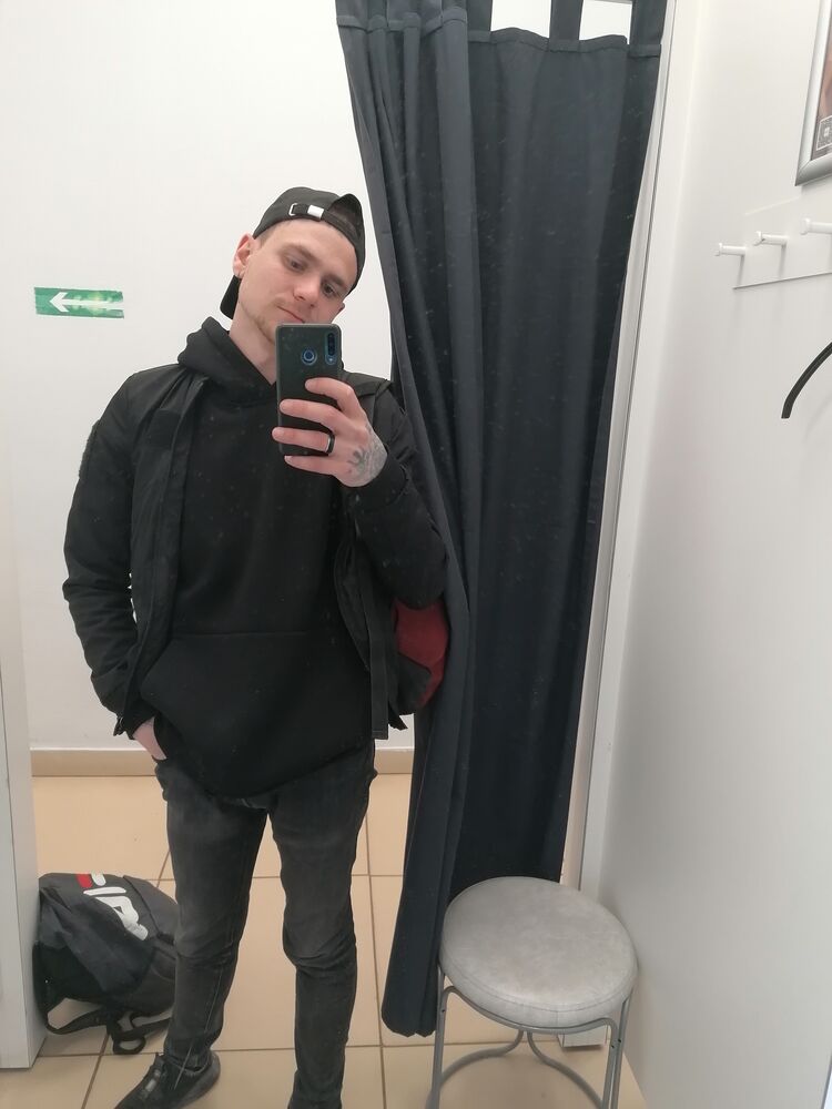  42832558  , 24 ,    