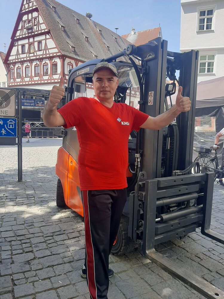  43964998  Botir, 44 ,    Donauworth