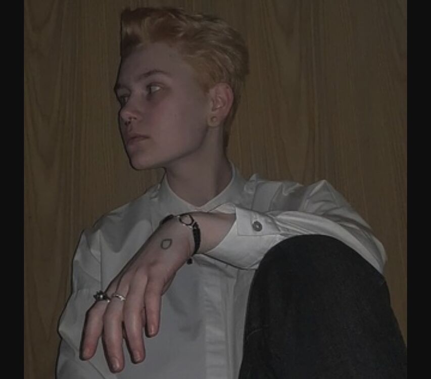  ,   Liza, 19 ,   ,   