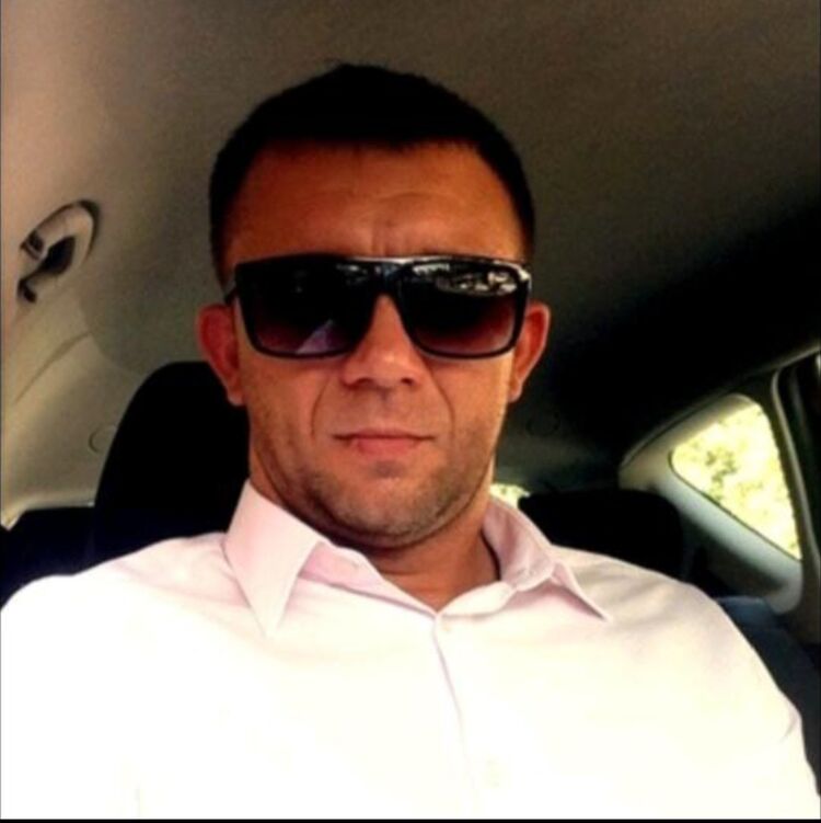  ,   Denis, 40 ,   ,   , c , 
