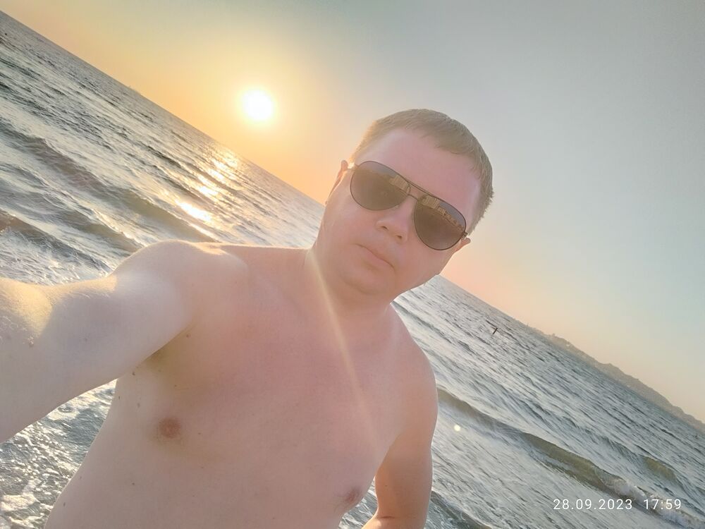  54650338  NIKOLAY, 36 ,    