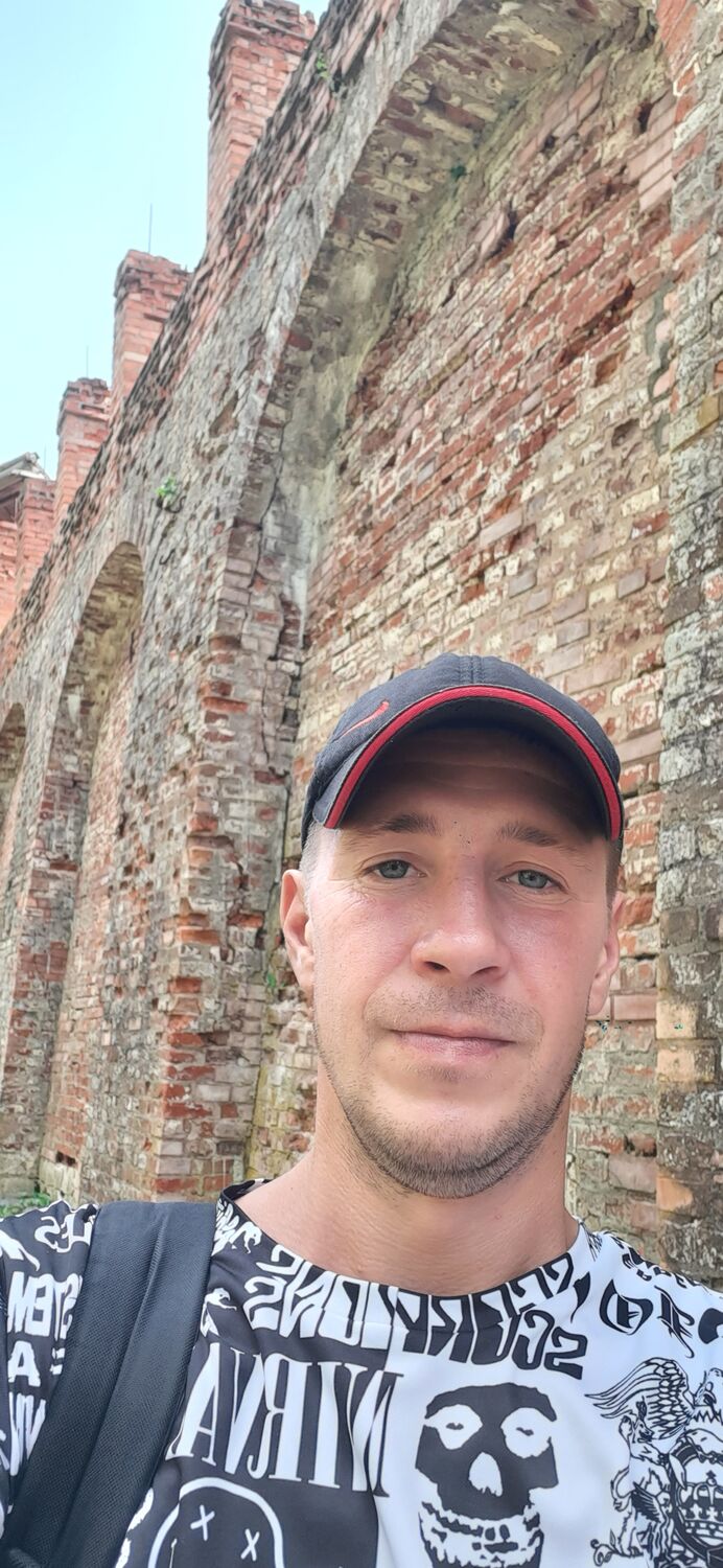  ,   Pavel, 37 ,   ,   