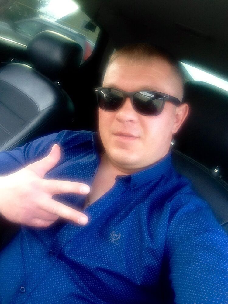  11495368  Viktor, 44 ,    