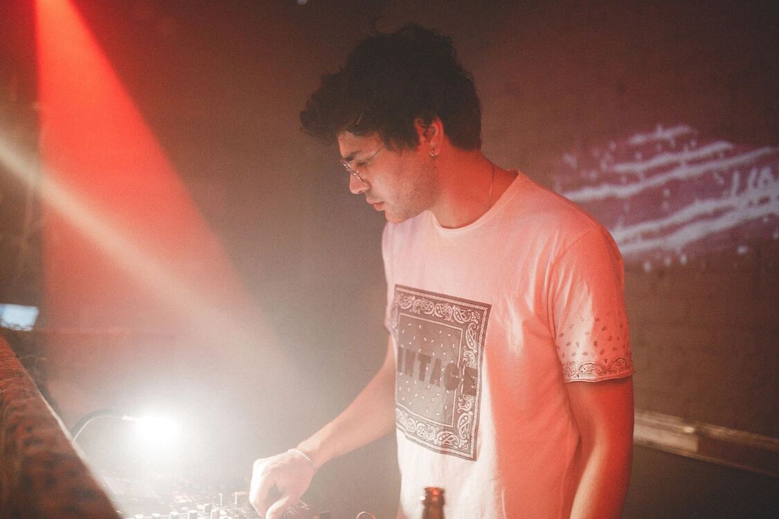  31778418  Ali, 31 ,    -