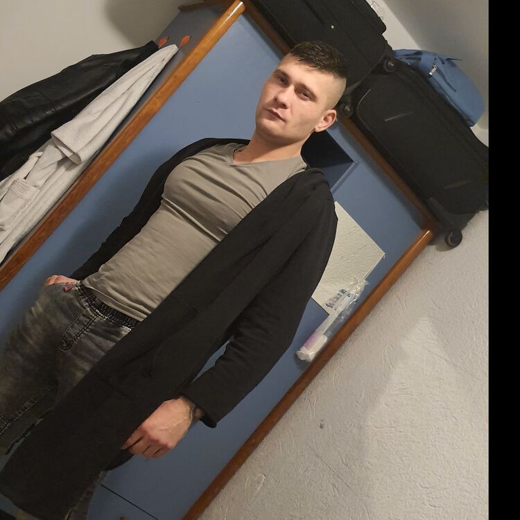  31715198  Roman, 30 ,    -