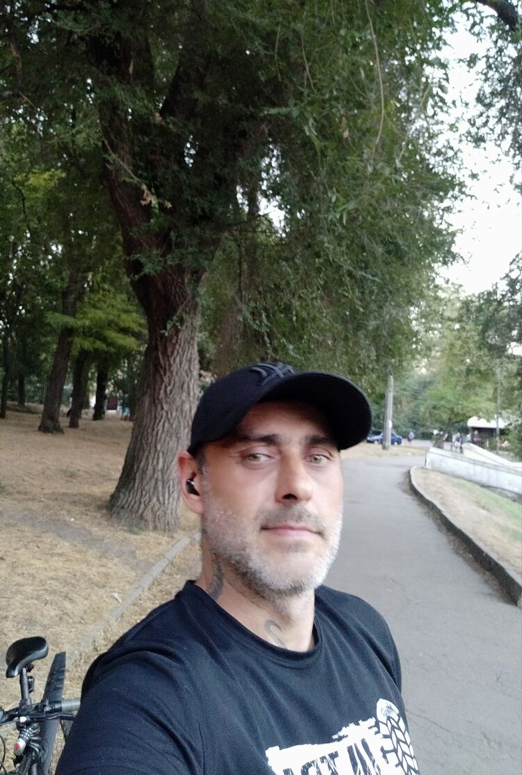  46937538  , 44 ,    