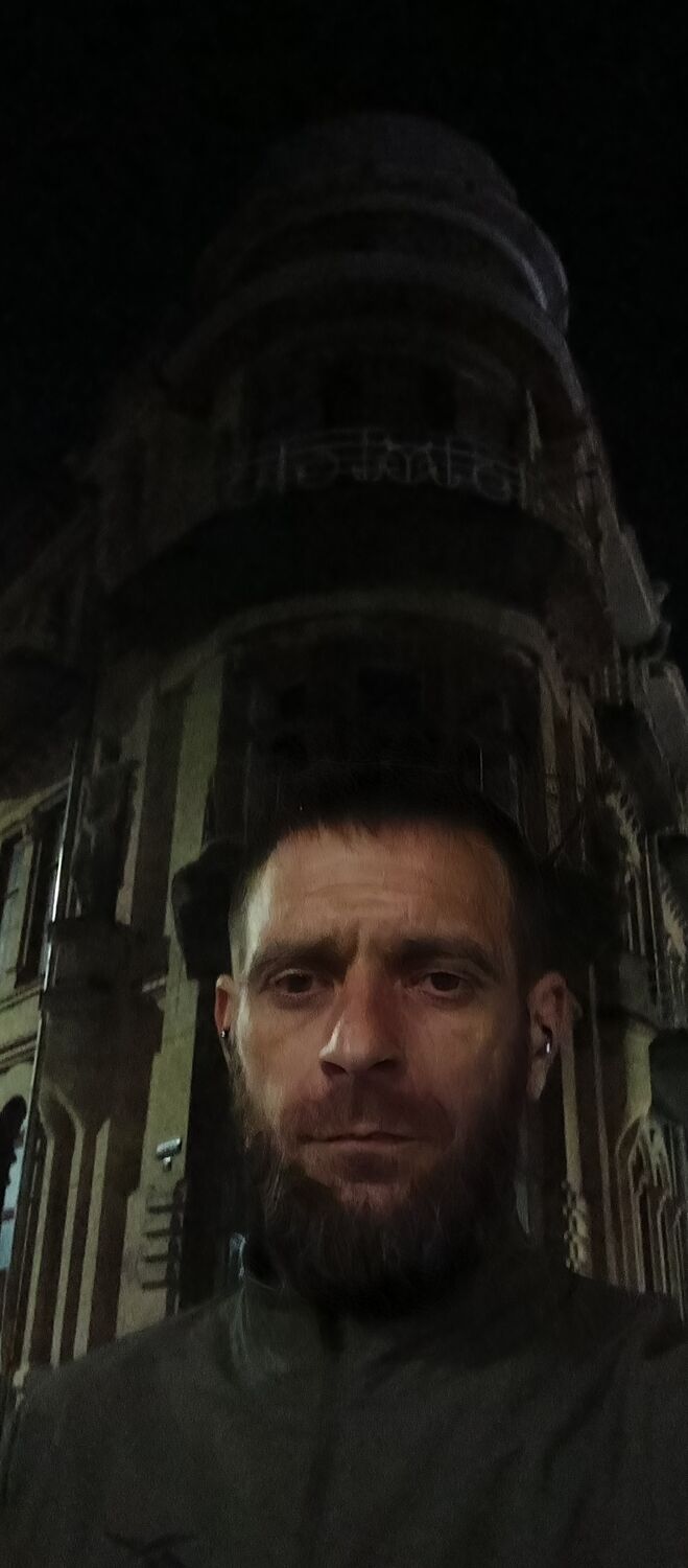  52869448  Roman, 39 ,    