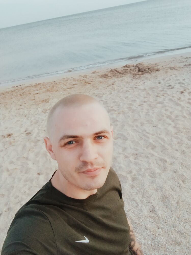  54400798  Amadeus, 28 ,    