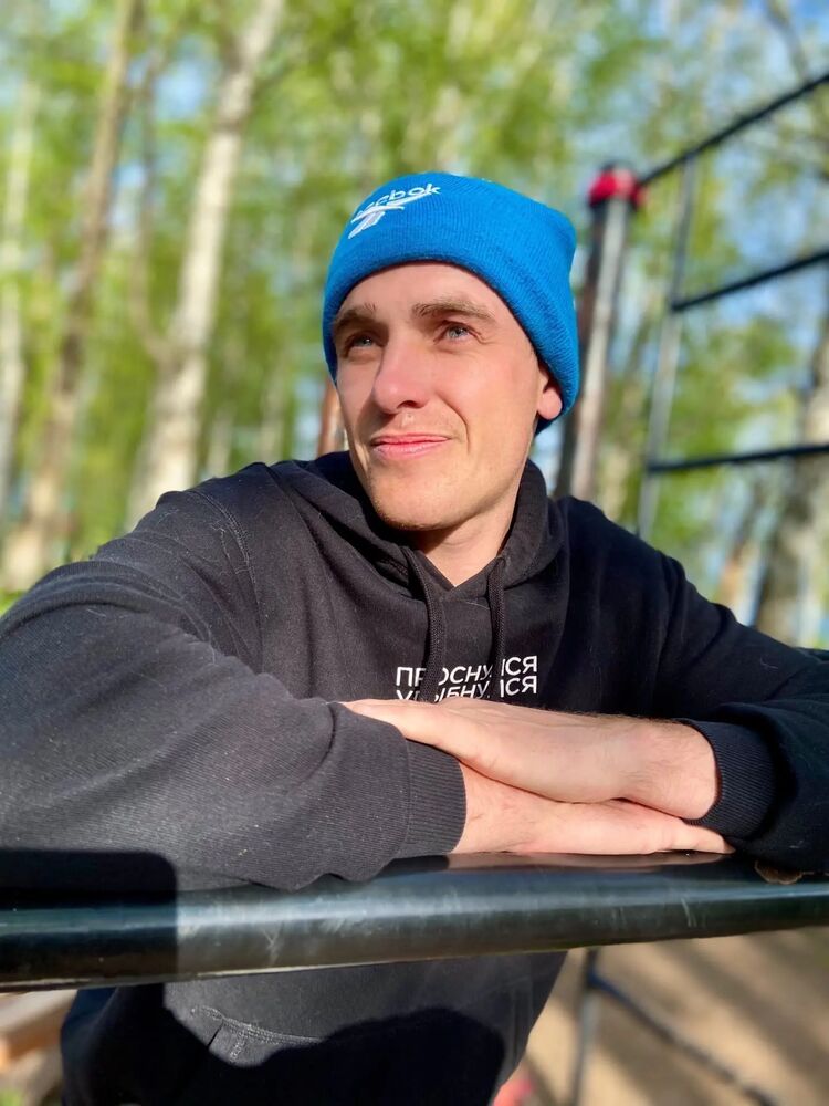  27799508  Eduard, 33 ,    