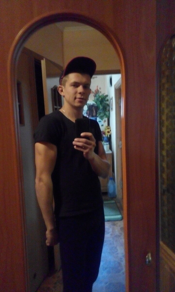  5699168  Andriy, 31 ,    
