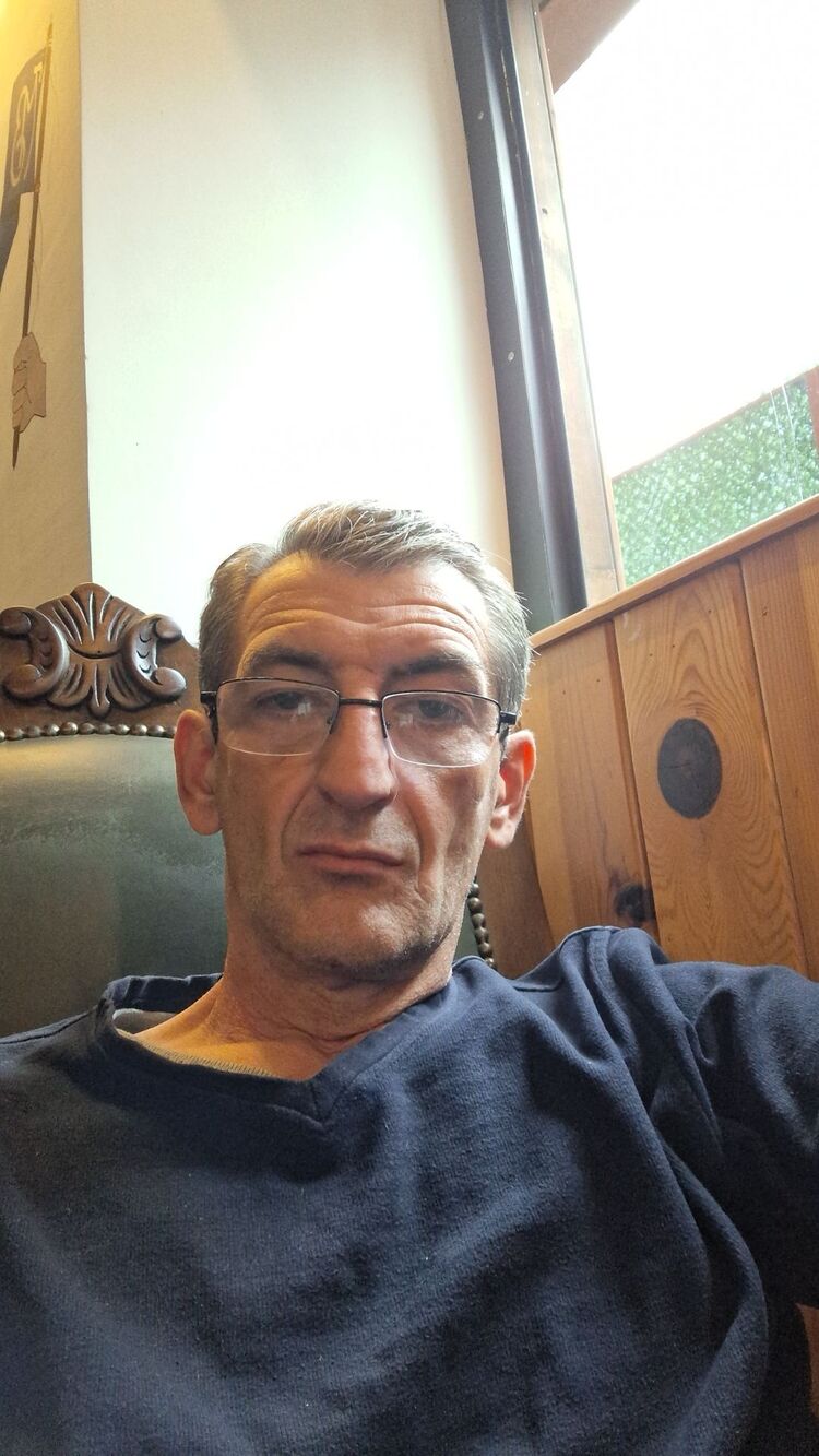  48244138  GADJI, 52 ,    