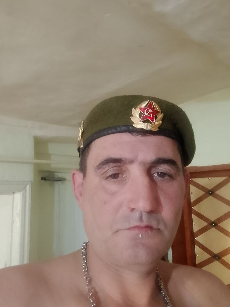 48172268  Alexander, 47 ,    